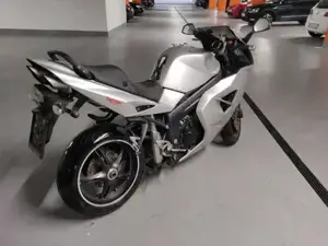 Triumph Sprint ST 1050 Tourer Bild 2