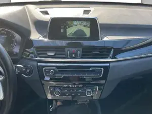 BMW X1 xDrive18d Sport Line // Rückfahrkamera // Sitzheizung // Parkassistent Bild 8