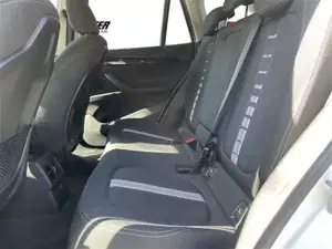 BMW X1 xDrive18d Sport Line // Rückfahrkamera // Sitzheizung // Parkassistent Bild 11