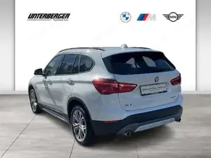 BMW X1 xDrive18d Sport Line // Rückfahrkamera // Sitzheizung // Parkassistent Bild 4