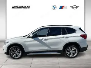 BMW X1 xDrive18d Sport Line // Rückfahrkamera // Sitzheizung // Parkassistent Bild 3