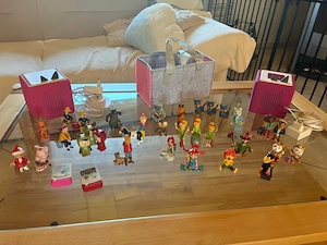 35 Tonies & 2 Tonieboxen mit Ladekabel