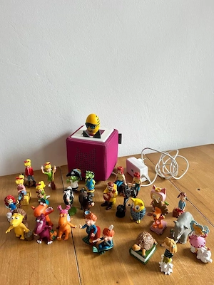 Tonie Box Komplett-Set mit 28 Tonie-Figuren   Guter Zustand