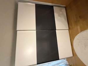 Kleiderschrank  Bild 3