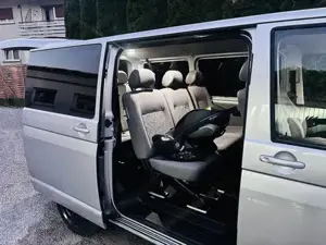 VW T5 Transporter 2.5 TDI 9-Sitzer Vorgeführt Bild 7