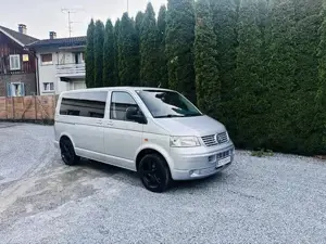 VW T5 Transporter 2.5 TDI 9-Sitzer Vorgeführt