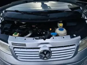 VW T5 Transporter 2.5 TDI 9-Sitzer Vorgeführt Bild 6