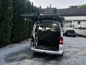VW T5 Transporter 2.5 TDI 9-Sitzer Vorgeführt Bild 14