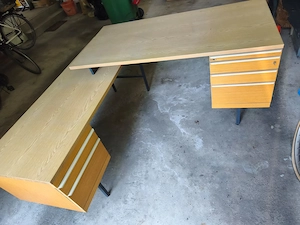 Schreibtisch zu verschenken