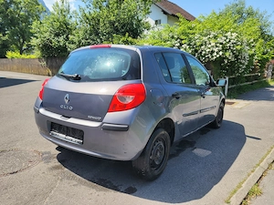 Renault Clio Diesel mit Pickerl 01 27+4 Bild 2