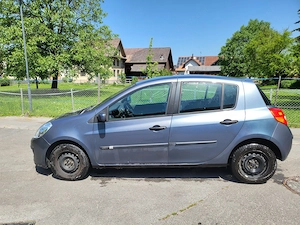 Renault Clio Diesel mit Pickerl 01 27+4 Bild 7
