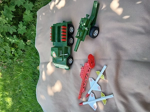 Militär Auto + Fliegerabwehr