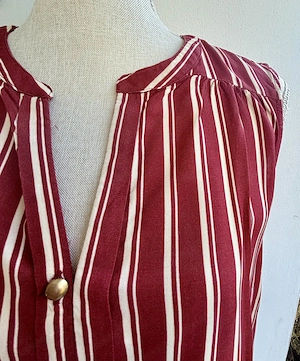 Ärmelloses Kleid mit Streifen in Bordeaux u Creme  Bild 2
