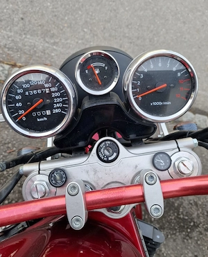 Suzuki Bandit 1200S GV75A Bild 4
