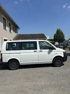 Volkswagen Kombi 9 Plätzer Bild 3