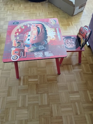 Tisch und Stuhl Bild 2