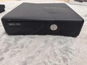 Xbox 360 Slim mit Controller  Bild 3