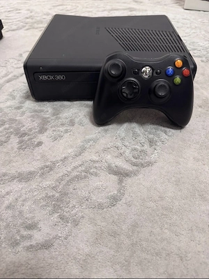 Xbox 360 Slim mit Controller  Bild 2