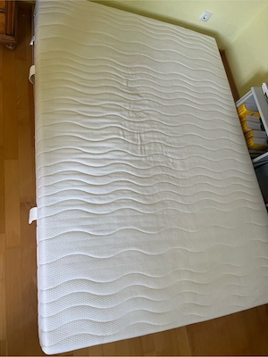 Bequemes Bett-Set: Matratze & verstellbarer Lattenrost (140x200 cm)
