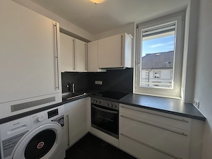 Helle 1,5-Zimmer-Wohnung mit Balkon | vollständig renoviert | zentrale Lage Bild 2