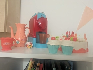 Spielzeugkaffeemaschine und Kuchen Bild 3