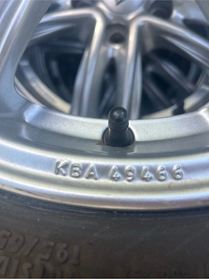 Original VW Alufelgen mit Continental Reifen 195 65 R15 Bild 2