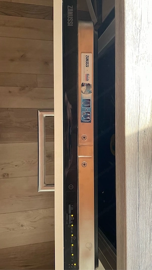 Küchenzeile mit Elektrogeräten Bild 3