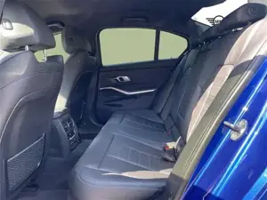 BMW 330i M Sport // Head-Up // Laserlicht // elektr. Sitzverstellung Bild 11
