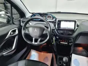 Peugeot 2008 Bild 8