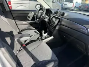 Suzuki Vitara Bild 8