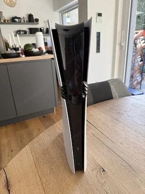 Sony PS5 Pro 2TB + OVP + Standfuß + Restgarantie   neuwertiger Zustand Bild 3