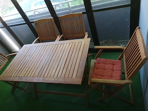 Gartentisch mit Stühlen