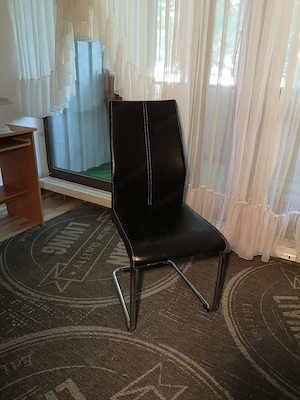 Esstisch mit 6 Leder-Schaukelstühlen Bild 7