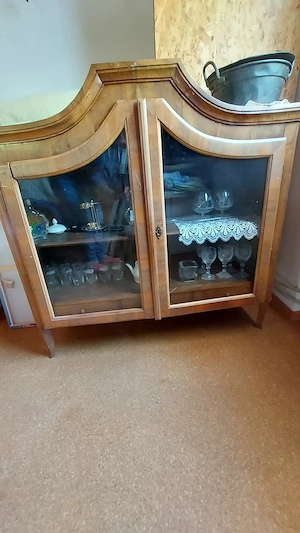 Biedermeier Glaskasten Bild 2