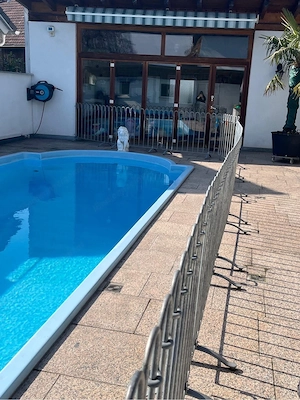Poolzaun mit Eingangstüren Bild 5