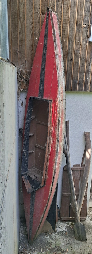 Altes Holzboot zu verschenken Bild 2
