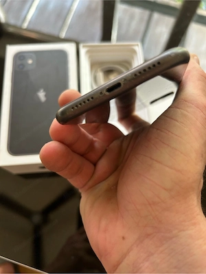 iPhone 11 schwarz Bild 7