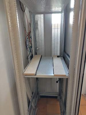 Server Schrank  Bild 3