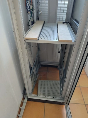 Server Schrank  Bild 2