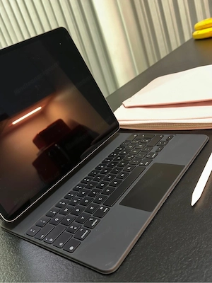 iPad Pro 12,9 Zoll (6. Generation) 256 GB + Magic Keyboard + Apple Pencil 2   Wie Neu Bild 4