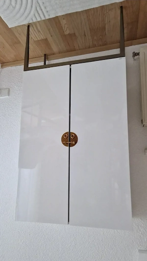 Hochglanzkasten