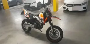 Ktm 690 smc Bild 2