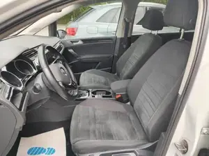 VW Touran 1.6 TDI Highline 85 kW (116 PS), Automatik, Fro... Bild 10