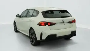 BMW 1er 120d 163 ch DKG7 M Sport 120 120 kW (163 PS), Automatik, Frontantrieb Bild 5
