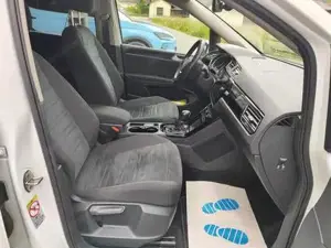 VW Touran 1.6 TDI Highline 85 kW (116 PS), Automatik, Fro... Bild 9