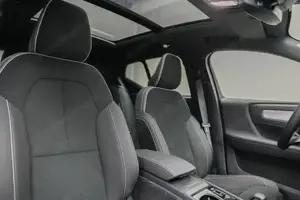 Volvo XC40 Black Edition Ultra, B3 Mild Hybrid, Benzin Bild 9