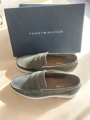 tommy hiliger schuhe Gr,42 neu 49,00    zu klein original preis  149,00