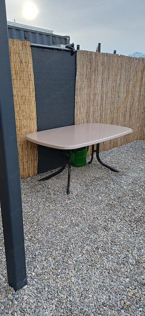 tisch aussen und innen