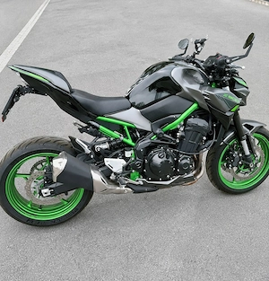 Kawasaki Z900 | PLUS Zubehörpaket | Sportlicher Umbau | 6.500 km | Service + Pickerl + Reifen NEU Bild 3