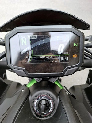 Kawasaki Z900 | PLUS Zubehörpaket | Sportlicher Umbau | 6.500 km | Service + Pickerl + Reifen NEU Bild 4